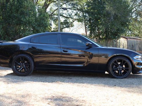 Used 2016 Dodge Charger R/T w/ Navigation & Travel Group image 6