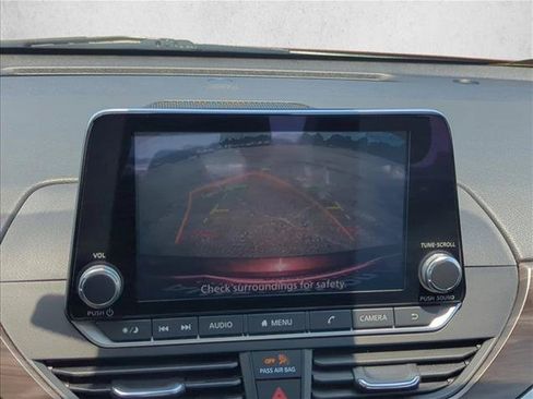 Used 2024 Nissan Altima 2.5 SV FWD image 14