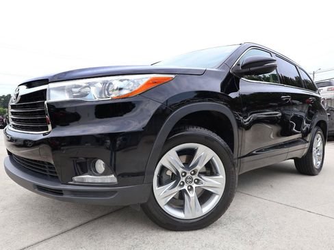 Used 2016 Toyota Highlander Limited FWD image 2