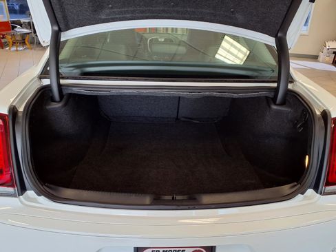 Used 2022 Chrysler 300 Touring L RWD image 17