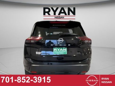 Certified 2025 Nissan Rogue SV image 4
