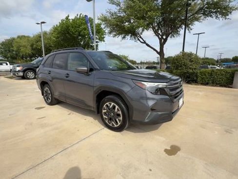 Used 2026 Subaru Forester Premium image 2