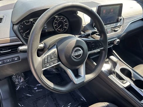 Certified 2023 Nissan Altima 2.5 SV FWD image 11
