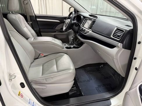 Used 2016 Toyota Highlander XLE AWD/4WD image 7