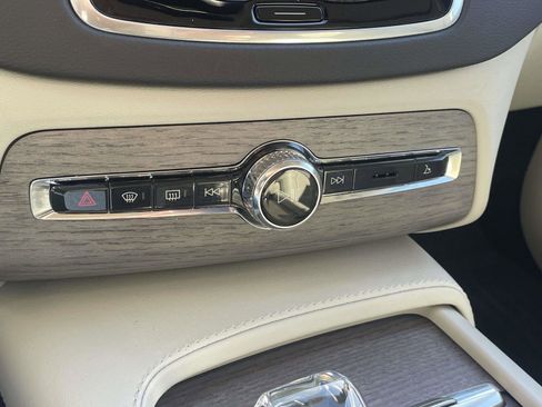 Certified 2023 Volvo XC90 T8 Ultimate w/ Lounge Package image 33