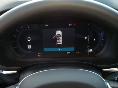 Used 2025 Volvo XC60 B5 Plus image 21