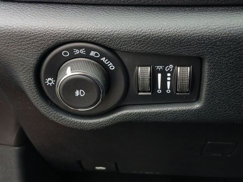 New 2026 Chrysler Pacifica Limited FWD image 12