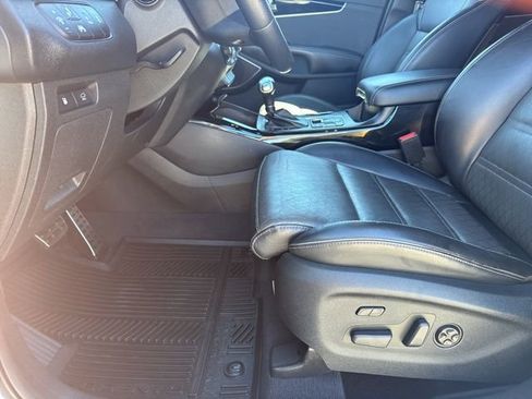 Used 2019 Kia Sorento SX image 26