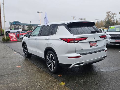 Used 2024 Mitsubishi Outlander SE image 7