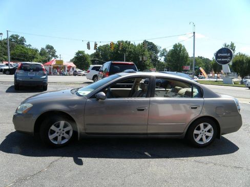 Used 2004 Nissan Altima 2.5 SL image 5