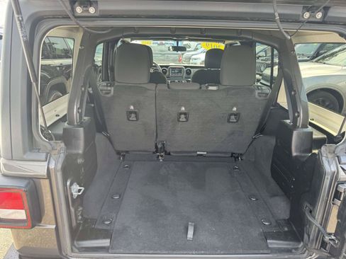Used 2019 Jeep Wrangler Unlimited Sport S AWD/4WD image 15