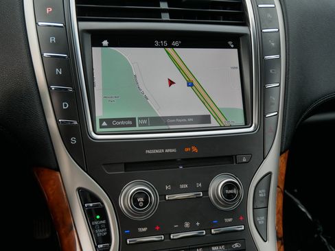 Used 2019 Lincoln Nautilus Reserve image 22