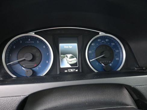 Used 2017 Toyota Camry XLE image 13