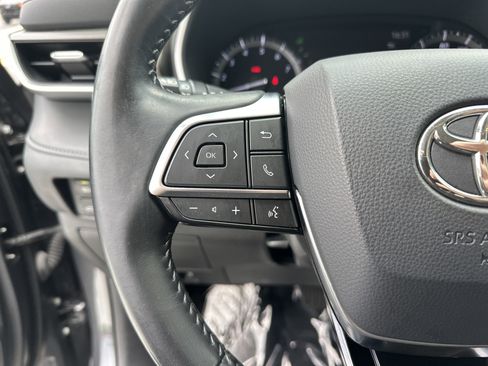 Used 2020 Toyota Highlander XLE AWD/4WD image 19