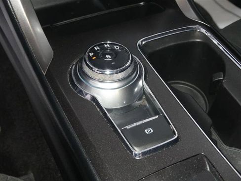 Used 2017 Ford Fusion SE w/ Fusion SE Technology Package image 37