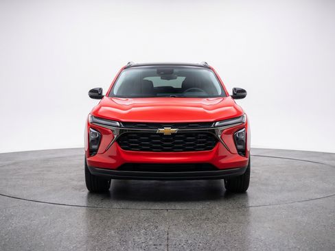 Used 2025 Chevrolet Blazer LT FWD image 2