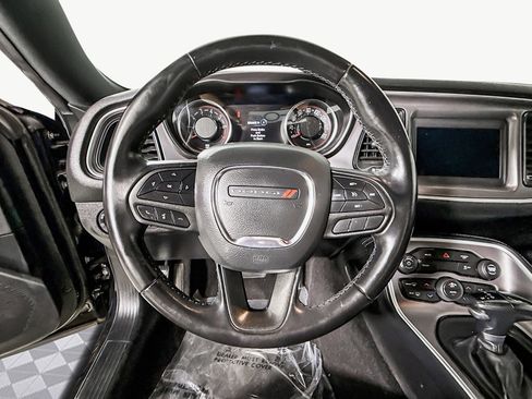 Used 2022 Dodge Challenger SXT image 13