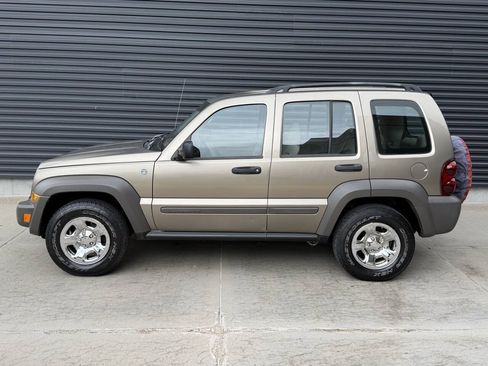 Used 2007 Jeep Liberty Sport AWD/4WD image 9