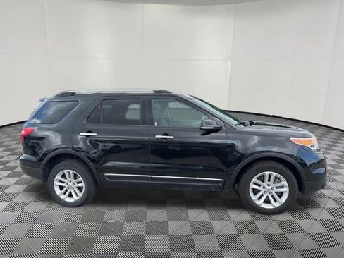 Used 2014 Ford Explorer XLT w/ Equipment Group 202A AWD/4WD image 5