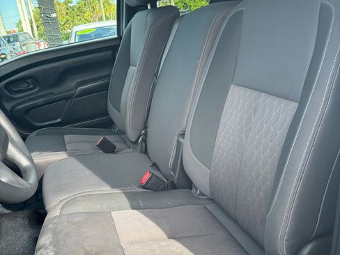 Used 2022 Nissan Titan S image 7