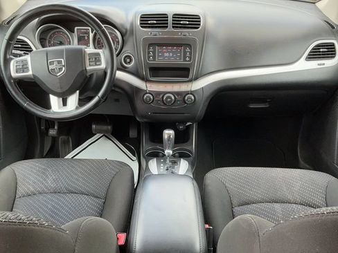 Used 2019 Dodge Journey SE w/ Connectivity Group FWD image 14