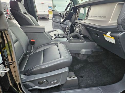 New 2025 Ford Bronco Outer Banks w/ Sasquatch Package image 18