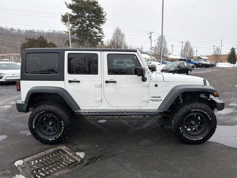 Used 2014 Jeep Wrangler Unlimited Sport w/ Quick Order Package 24S image 9