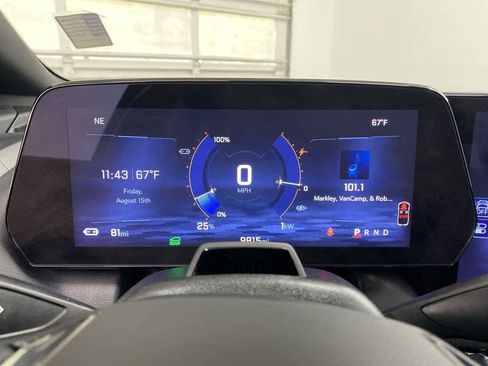 Used 2024 Chevrolet Equinox EV RS image 28