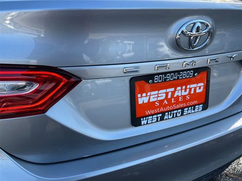 Used 2019 Toyota Camry XLE image 28