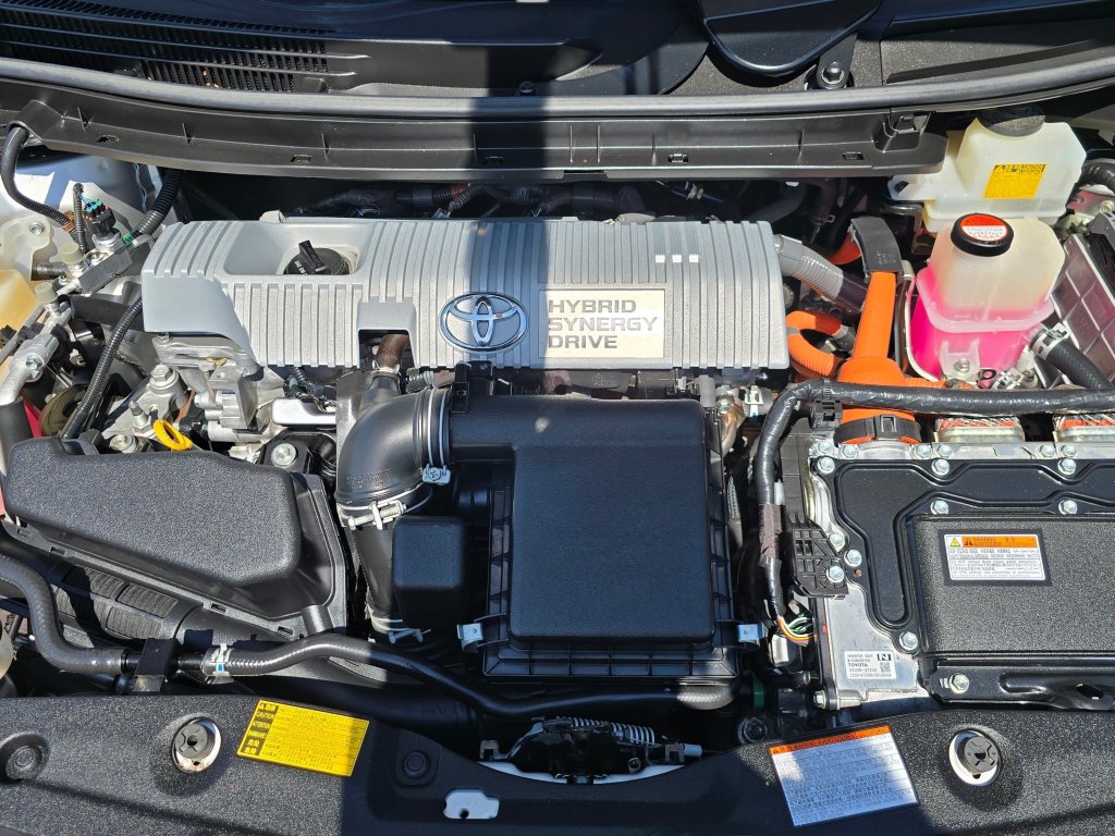 Used 2015 Toyota Prius Two FWD image 19