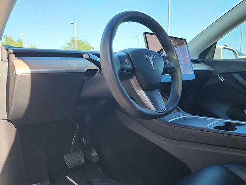 Used 2021 Tesla Model Y Long Range AWD/4WD image 10