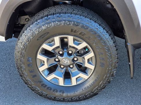 Used 2023 Toyota Tacoma TRD Off-Road AWD/4WD image 18
