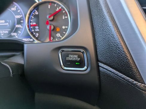 Used 2023 GMC Acadia SLT image 25