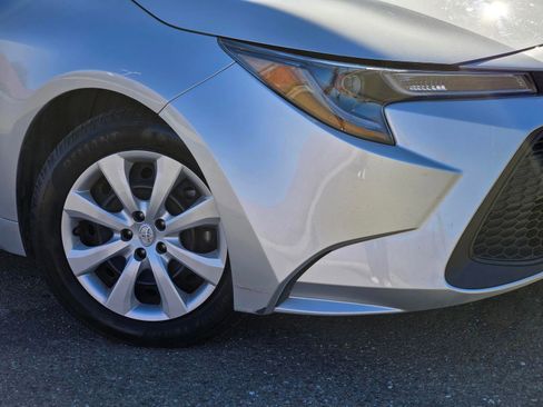 Used 2022 Toyota Corolla LE image 2