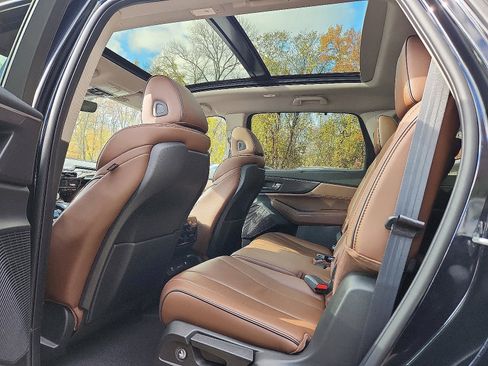 Used 2024 Acura MDX SH-AWD w/ Advance Package image 11