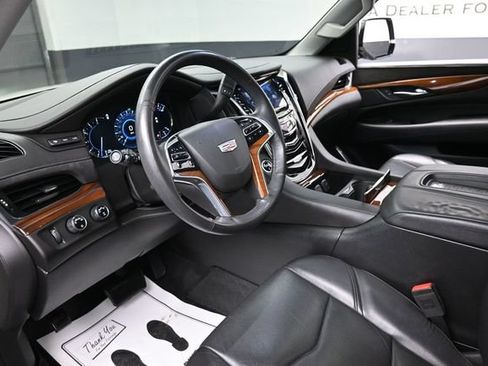 Used 2017 Cadillac Escalade Luxury AWD/4WD image 19