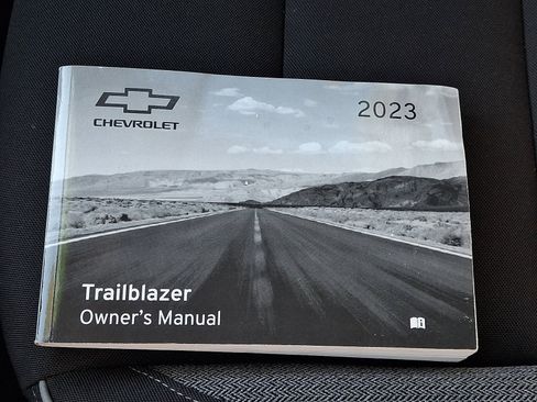 Used 2023 Chevrolet TrailBlazer LT w/ Convenience Package AWD/4WD image 26