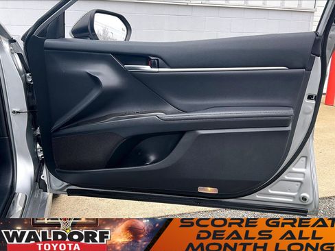 Used 2021 Toyota Camry XSE image 28