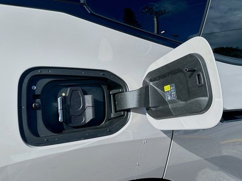 New 2026 BMW iX xDrive45 w/ M Sport Package image 25