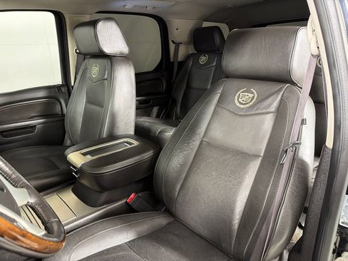 Used 2012 Cadillac Escalade Platinum AWD/4WD image 12