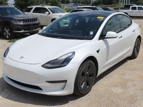 Used 2021 Tesla Model 3 Standard Range Plus RWD image 2