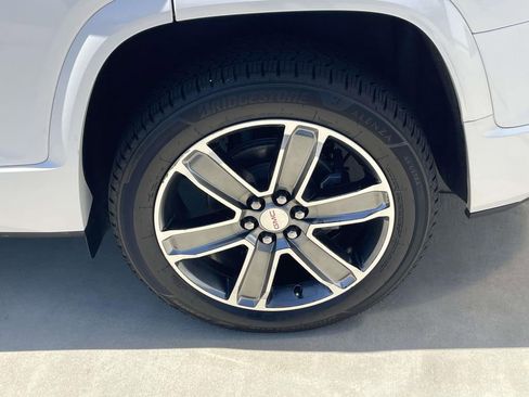 Used 2019 GMC Acadia Denali w/ Technology Package AWD/4WD image 9