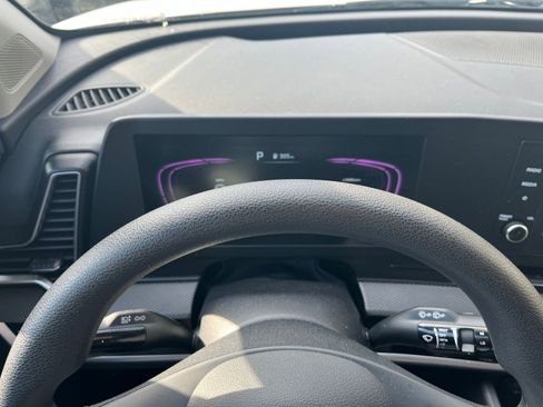 Used 2025 Kia Sportage LX image 29