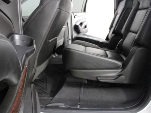 Used 2017 GMC Yukon XL SLT w/ Enhanced Security Package image 20