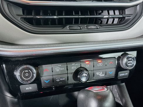 Used 2025 Jeep Compass Limited AWD/4WD image 23