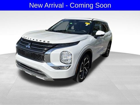 Used 2022 Mitsubishi Outlander SE FWD image 2