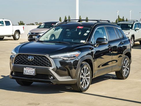Certified 2023 Toyota Corolla Cross XLE w/ Convenience Package FWD image 3