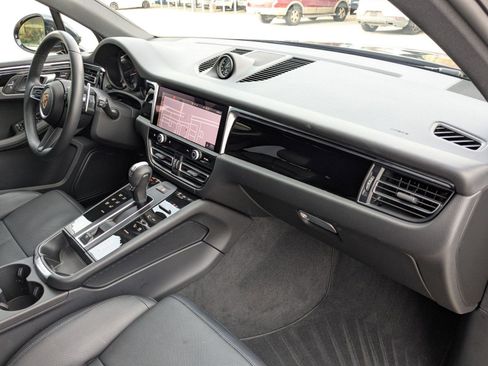 Certified 2025 Porsche Macan image 26