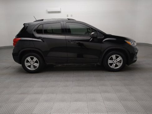 Used 2021 Chevrolet Trax LT w/ LT Convenience Package FWD image 11