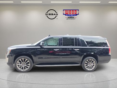 Used 2020 Cadillac Escalade ESV Premium Luxury w/ Escalade Sport Edition AWD/4WD image 5